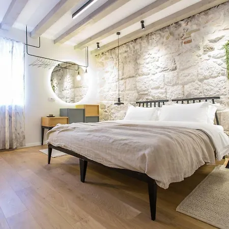Villa Stone House Franco Omis