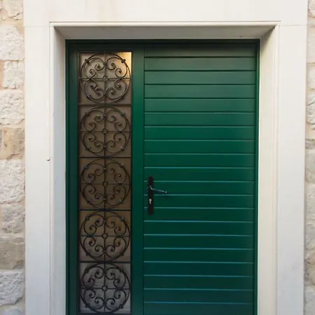 Villa Stone House Franco Omis